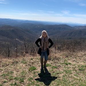 Meet your Posher, Danielle